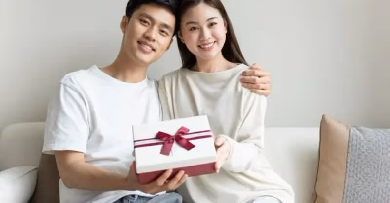 丈夫去世，婆婆把她趕出家門，現在她再婚了，婆婆卻來到了她家裡