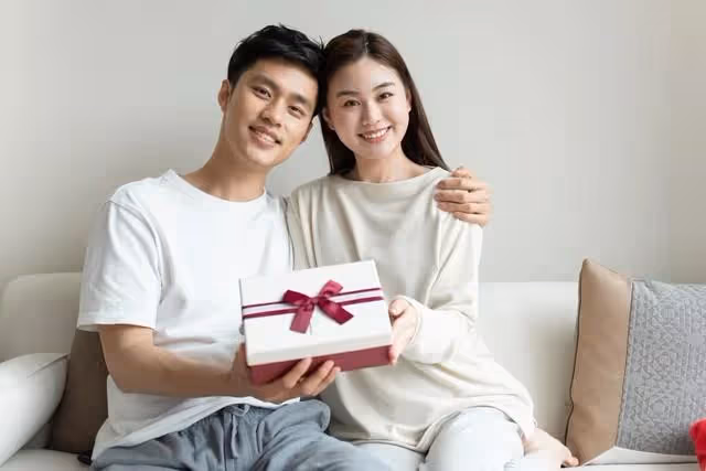 丈夫去世,婆婆把她趕出家門,現在她再婚了,婆婆卻來到了她家裡