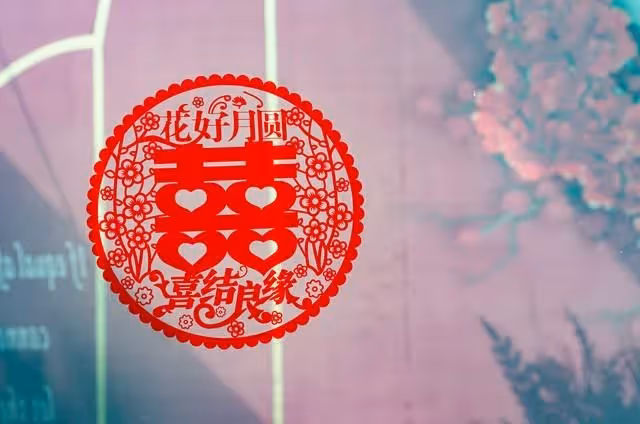 兒媳第一次上門,婆婆只做了一個菜,公公帶著兒子和媳婦去了飯店