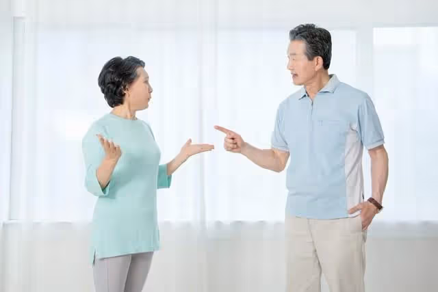 兒媳第一次上門，婆婆只做了一個菜，公公帶著兒子和媳婦去了飯店