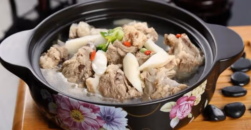 朋友連著兩天兩手空空的來我家吃飯，今天她帶了一袋子核桃又來了