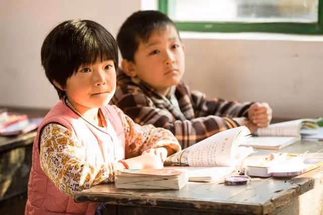 朋友連著兩天兩手空空的來我家吃飯,今天她帶了一袋子核桃又來了