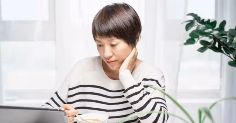 清明節掃墓，我讓小叔子一家人去飯店吃飯，婆婆：明年不要回來了