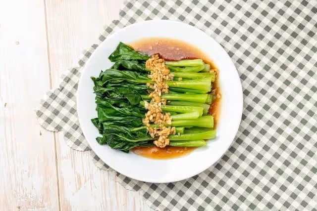 清明節掃墓,我讓小叔子一家人去飯店吃飯,婆婆:明年不要回來了