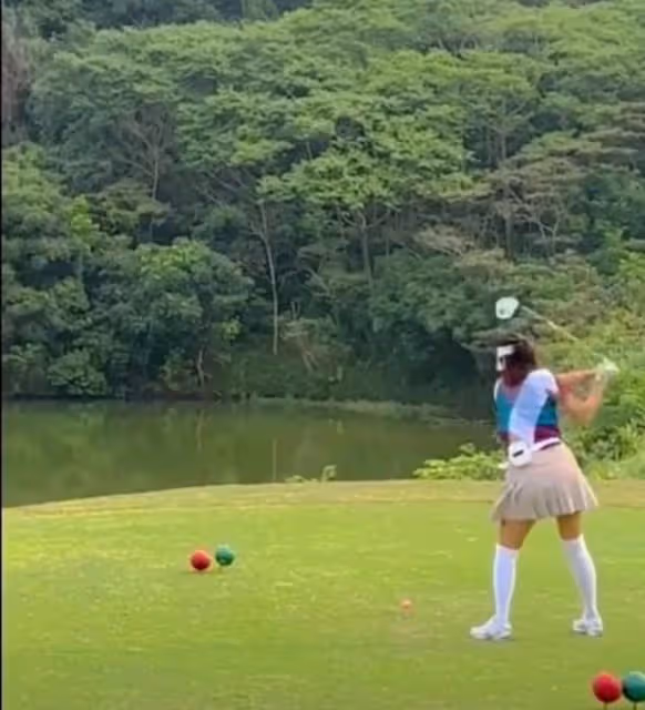 徐靜蕾:美國近況曝光,穿超短裙打球身材好,黃立行也罕見發聲了