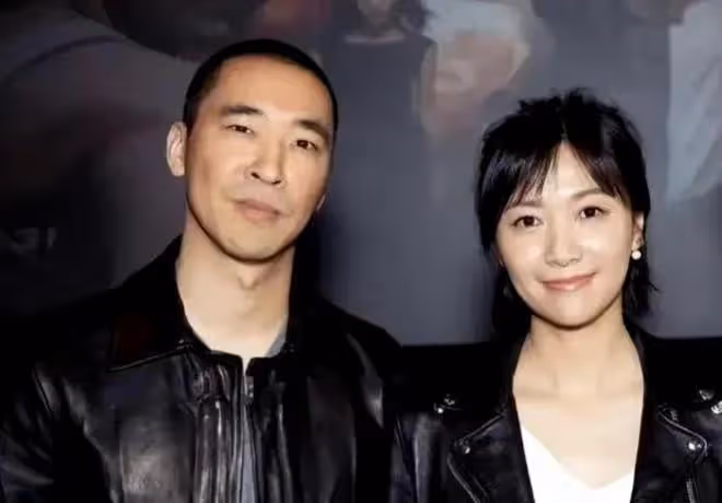 徐靜蕾:美國近況曝光,穿超短裙打球身材好,黃立行也罕見發聲了