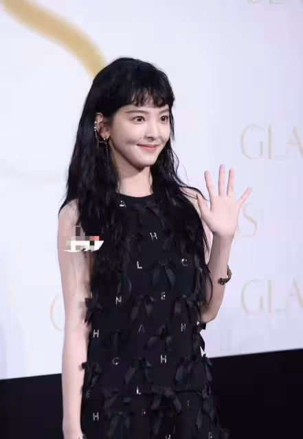 眾星晚宴生圖:古力娜扎深V秀美腿,佟麗婭嫵媚豐腴,姚晨顯疲憊