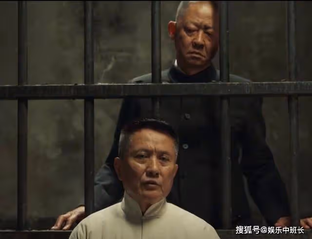 《無間》陸風拚命救下花向雨，意外發現她真實身份