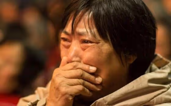 農村母親到兒女家養老，兒子給吃肉，女兒只給吃素，結果兒子樂了