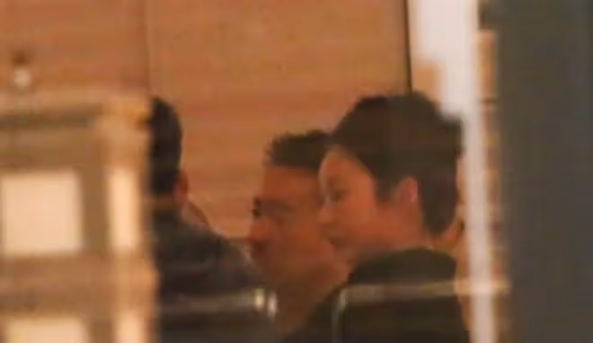 新戀情?汪小菲深夜密會豪門千金莊思敏,兩人貼身行走相談甚歡