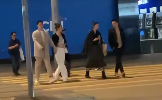 新戀情?汪小菲深夜密會豪門千金莊思敏,兩人貼身行走相談甚歡