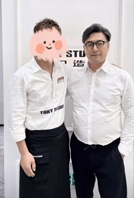 王岳倫陪女兒拍寫真,王詩齡穿漢服抱琵琶,笑不露齒太像媽媽李湘
