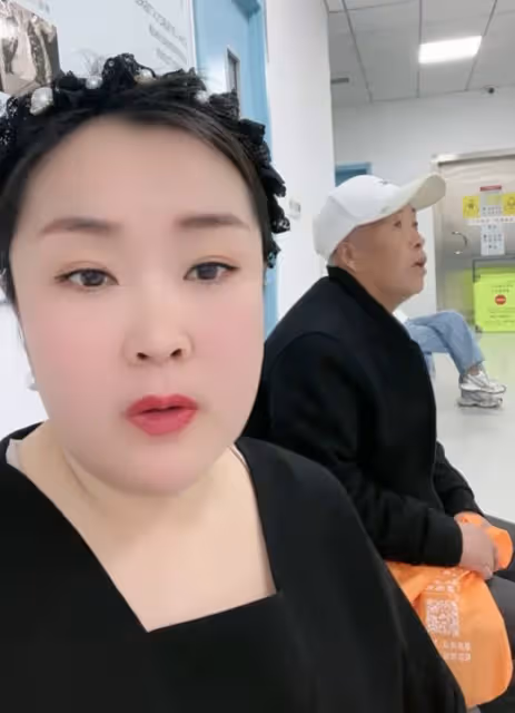 趙本山棄徒關小平被批沒親情!拒絕親哥看病求助,自己住大別墅