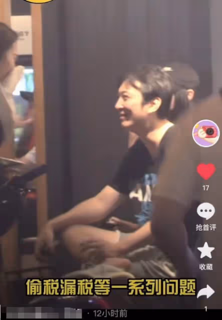 王思聰坐路邊撩妹,對方主動送上電話,前女友曝其分手方式太奇葩