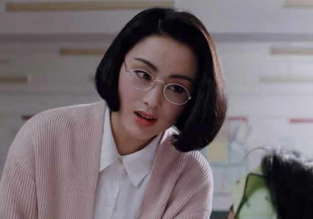 知名港圈女神近況曝光!被指皮膚鬆弛顯老態,穿千元外套氣質佳