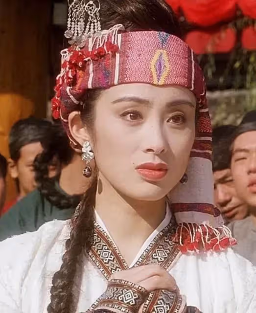 知名港圈女神近況曝光!被指皮膚鬆弛顯老態,穿千元外套氣質佳