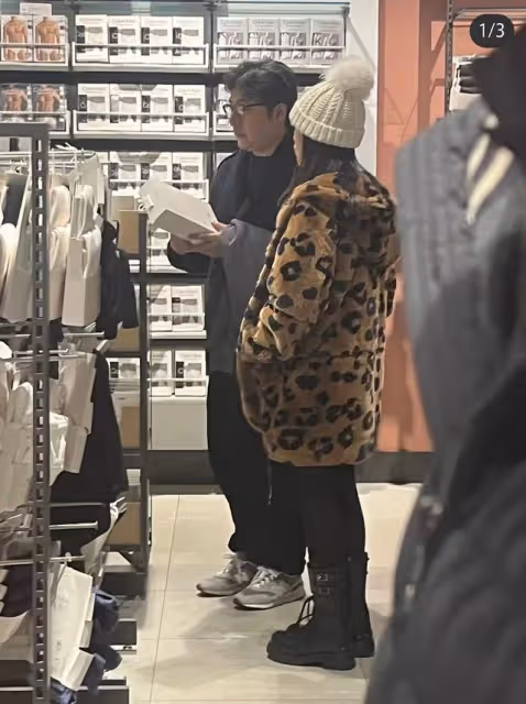 李湘王岳倫陪女兒拍寫真,互看手機熱聊疑復婚,王詩齡穿漢服超美