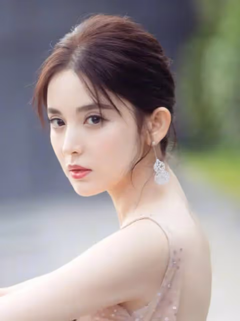 突發！馮小剛因分不清迪麗熱巴和古力娜扎被罵上熱搜，背後大有學問