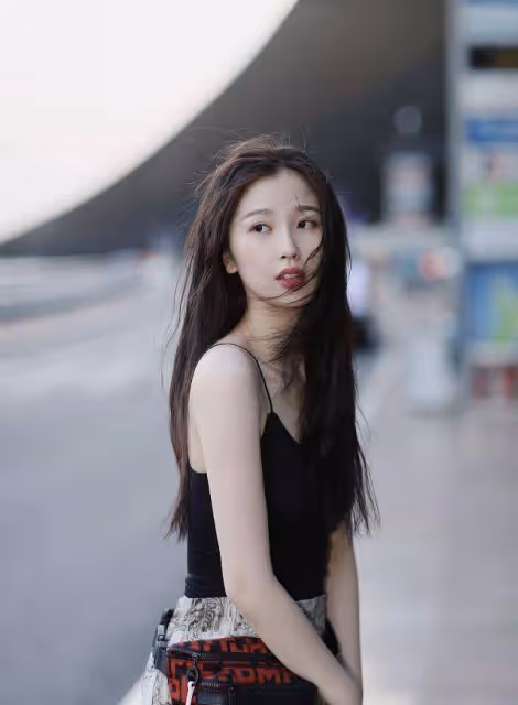 夏季，弔帶毛衣又可以美的穿出來了，快來「涼爽夏日」吧