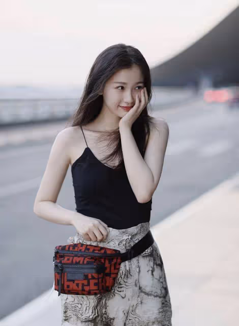 夏季，弔帶毛衣又可以美的穿出來了，快來「涼爽夏日」吧