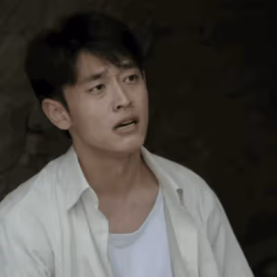 長相清新帥氣,張若昀、馮小剛都沒帶紅,出道8年終於憑《人生之路》火了