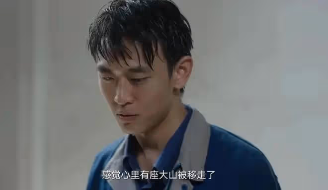 長相清新帥氣,張若昀、馮小剛都沒帶紅,出道8年終於憑《人生之路》火了
