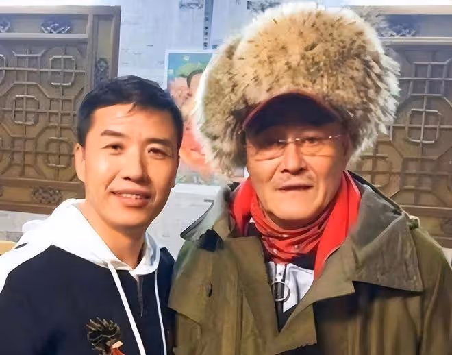 曝關小平不顧親情,拒絕親哥看病求助,自己卻住500萬豪宅開酒廠