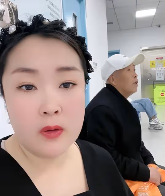 曝關小平不顧親情,拒絕親哥看病求助,自己卻住500萬豪宅開酒廠