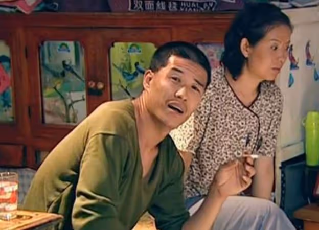 曝關小平不顧親情,拒絕親哥看病求助,自己卻住500萬豪宅開酒廠