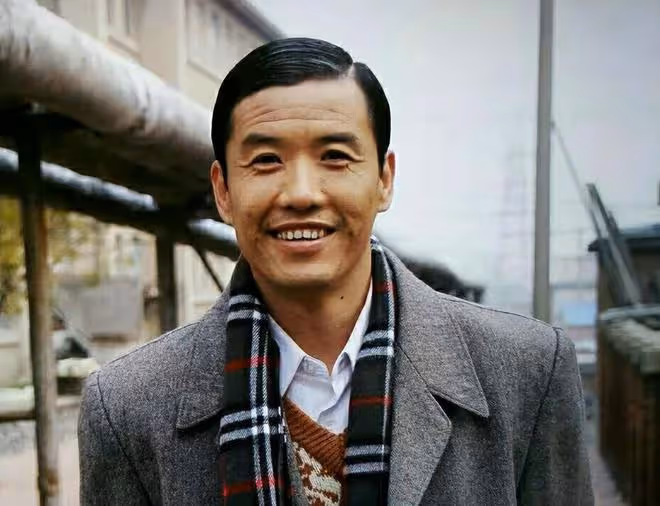 曝關小平不顧親情，拒絕親哥看病求助，自己卻住500萬豪宅開酒廠
