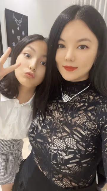 李湘宣布女兒將回倫敦繼續求學,王詩齡退學出道的謠傳不攻自破