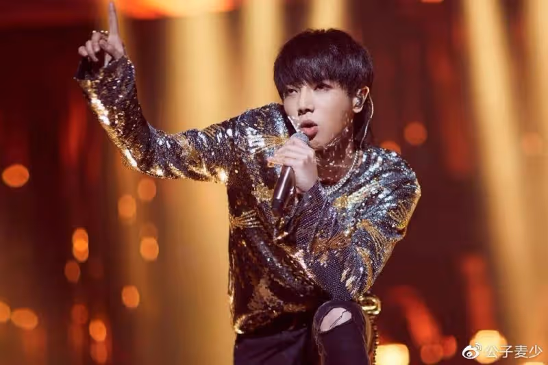 華晨宇,到底是音樂天才,還是被粉絲寵壞的「巨嬰」?