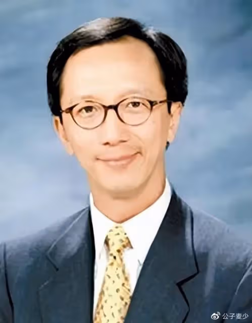 「婚變」風波後!伏明霞與71歲富豪老公首次同框,20歲大女兒罕露面