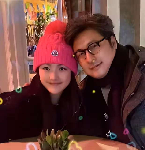 王詩齡穿漢服拍寫真,神似王岳倫戴假髮,父女倆長得越來越像