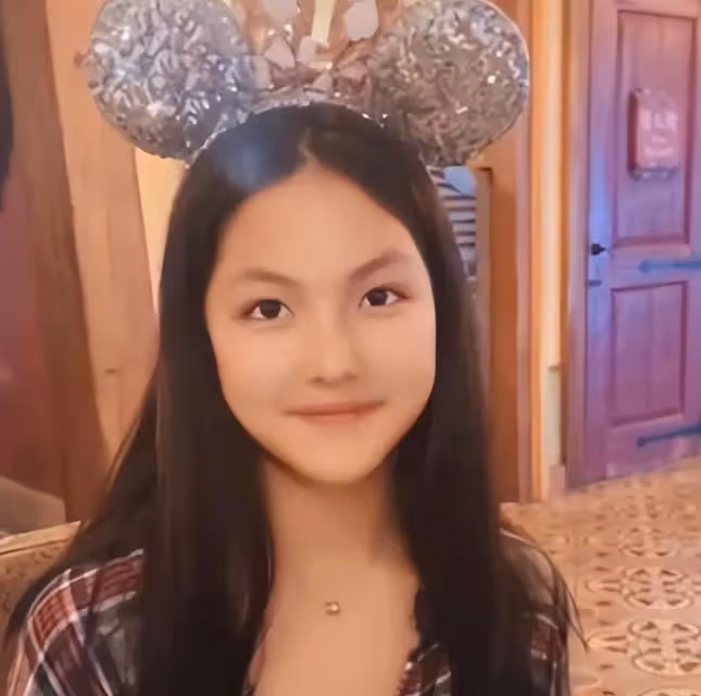 王詩齡穿漢服拍寫真,神似王岳倫戴假髮,父女倆長得越來越像