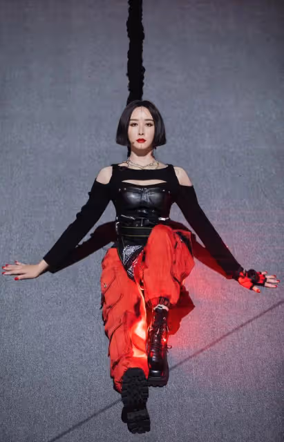 44歲胡靜嫁富豪疑懷二胎!身形圓潤小腹突出,李心潔同框似少女