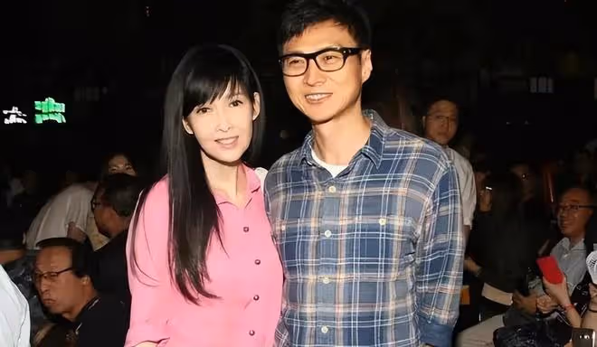 周慧敏回應與倪震離婚的假傳聞:鴿子也來了,我和先生歡迎你