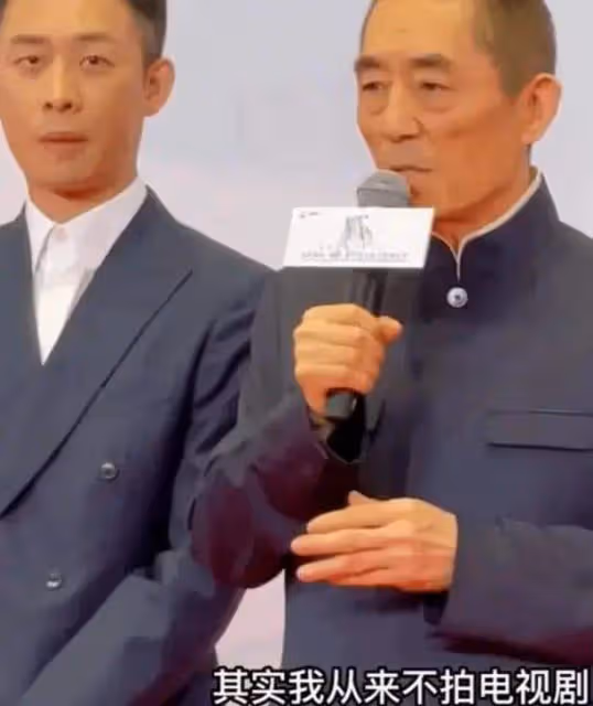 國內的名導都怎麼了?馮小剛深陷移民爭議,張藝謀「下凡」拍網劇