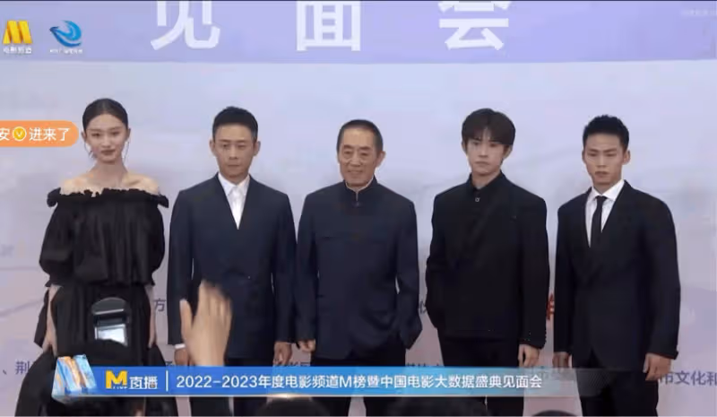 國內的名導都怎麼了?馮小剛深陷移民爭議,張藝謀「下凡」拍網劇