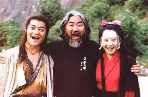 國內的名導都怎麼了?馮小剛深陷移民爭議,張藝謀「下凡」拍網劇