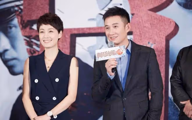 文章新戀情曝光!與女友現身機場疑去度假,女方膚白貌美神似姚笛