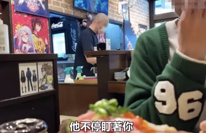 前TVB小生游日本被批太丟人!公園偷拍情侶親密畫面,還評頭論足