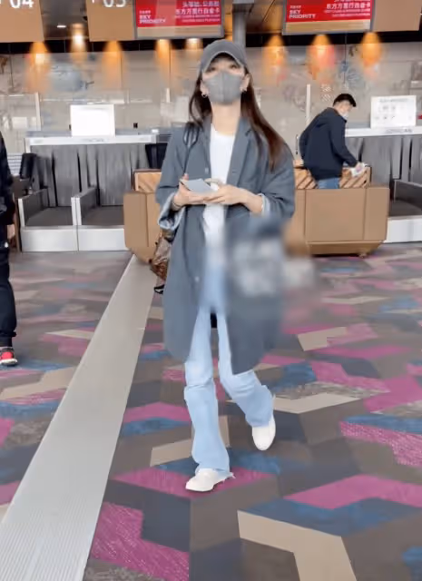 文章攜女友飛三亞游,當眾向准丈母娘發飆惹爭議,新歡不輸馬伊琍