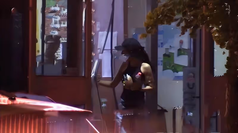 文章攜女友飛三亞游,當眾向准丈母娘發飆惹爭議,新歡不輸馬伊琍