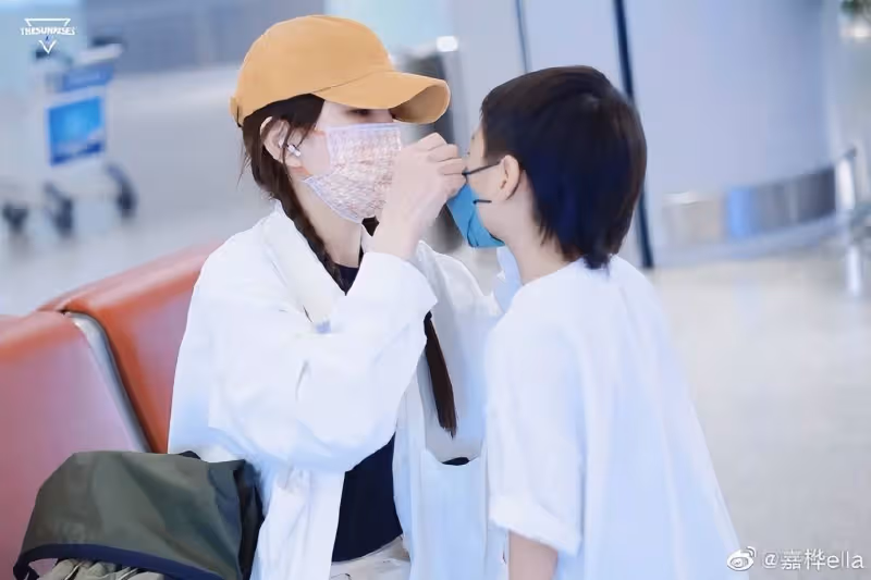 Ella曬全家福為兒慶生,6歲勁寶近照曝光,五官長相太像爸爸了