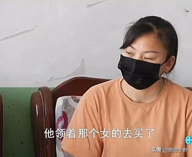 丈夫帶發小老婆去買新車,妻子氣得提離婚,丈夫:就是故意氣你的