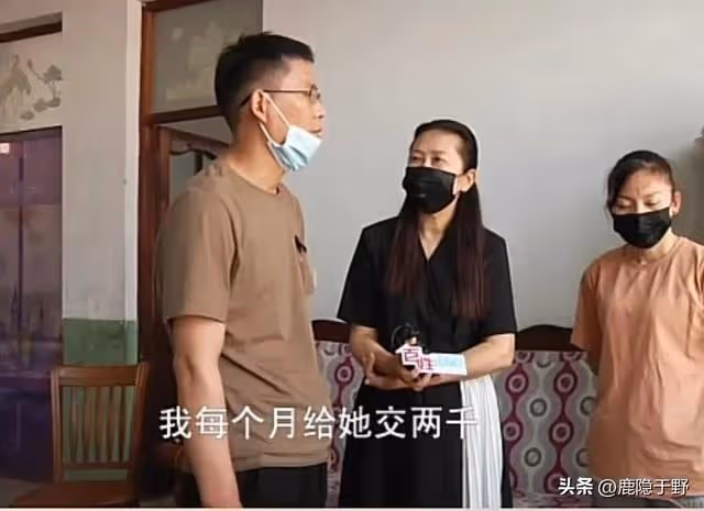 丈夫帶發小老婆去買新車,妻子氣得提離婚,丈夫:就是故意氣你的