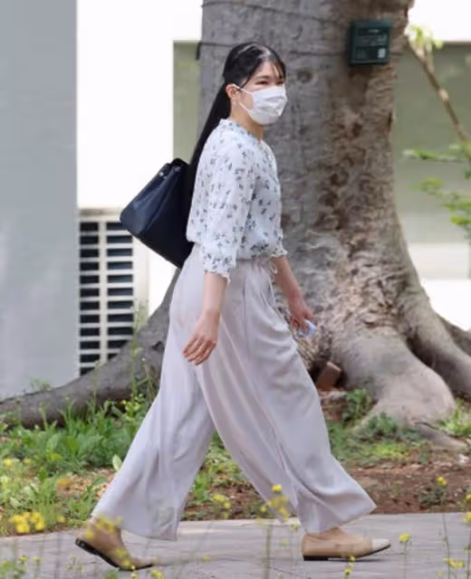 拉尼婭王后美到日本了,同框岸田夫人和雅子皇后,穿櫻花裙像少女