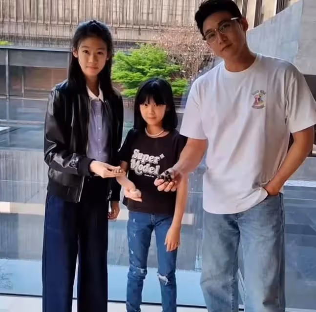 霍思燕9歲兒子模樣大變,齙牙凸出黑眼圈太重,未遺傳杜江大長腿