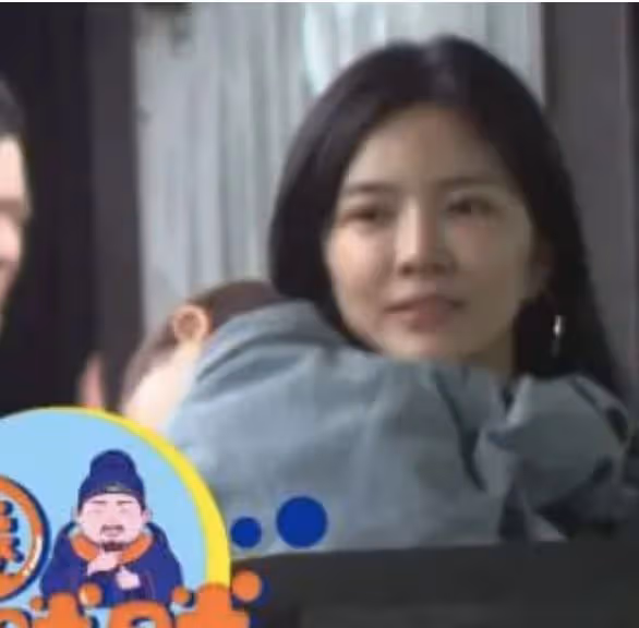 王燦頻繁探班老公，被指在宣誓主權，杜淳不顧危害當著女兒面抽菸